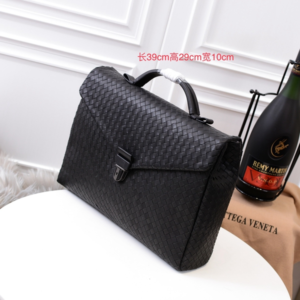 ボッテガヴェネタバッグ背面デザイン